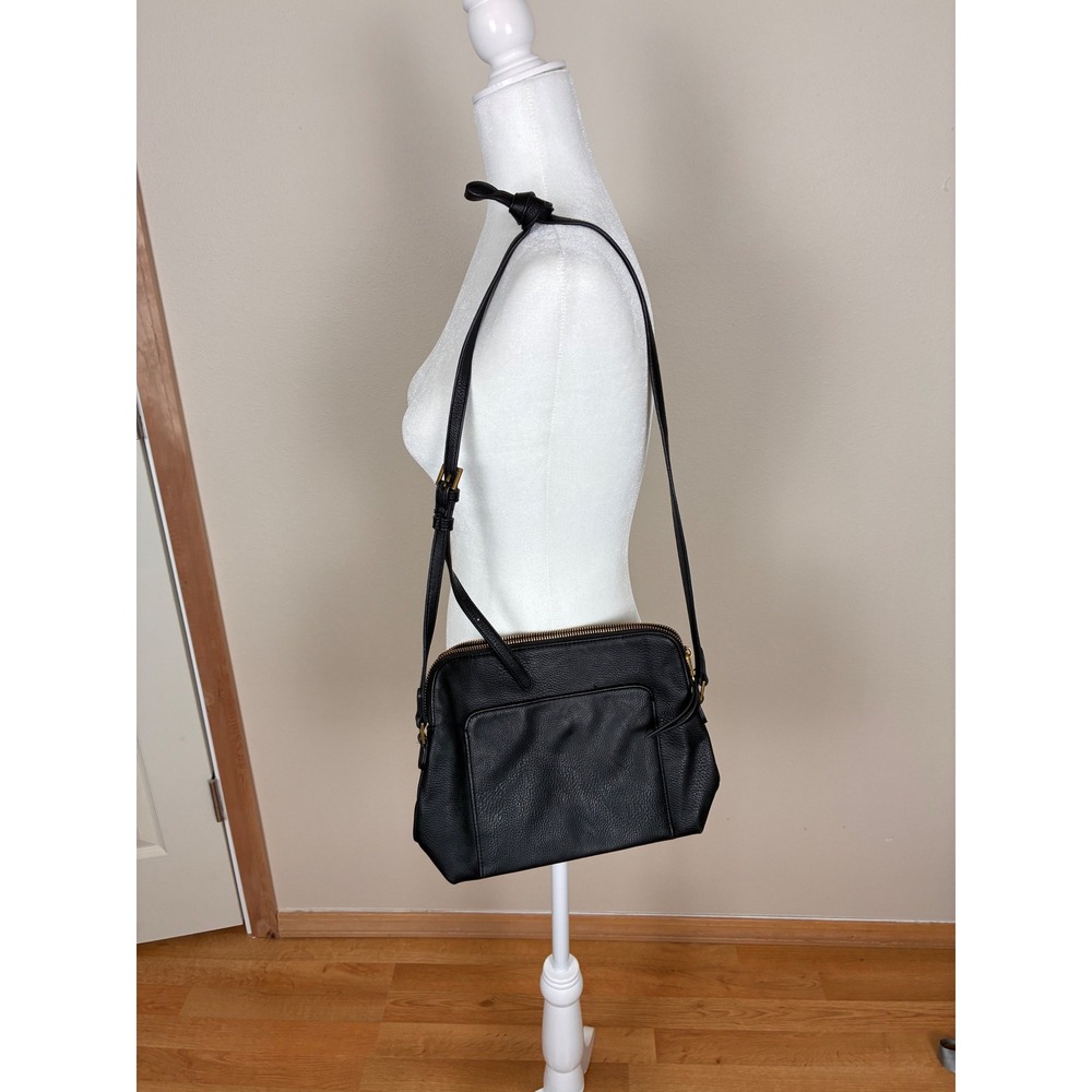 Universal Thread Black Pebbled Faux Leather Crossbody Bag Gold Hardware Purse